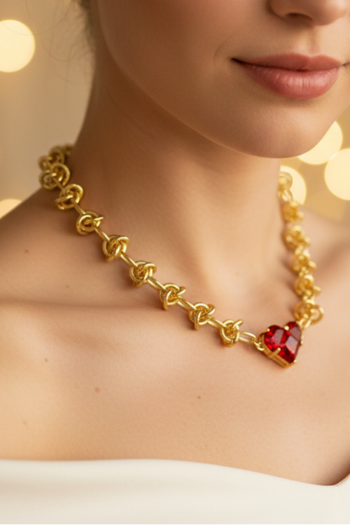 Modern Zincirli Yakut Kalpli Altın Kolye Modern Zincirli Yakut Kalpli Altın Kolye